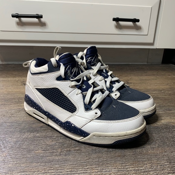 Men’s Air Jordan Flight 9 Sneakers - Picture 3 of 8